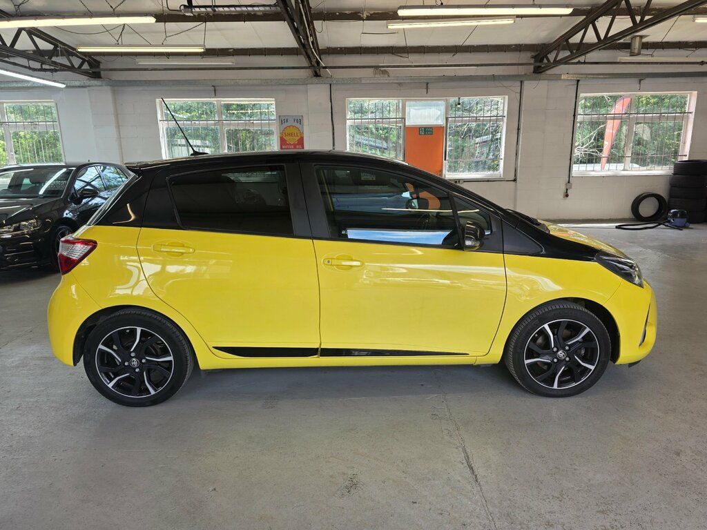 Toyota Yaris 1.5 Vvt-i Yellow Bi-tone Limited Edition Hatchback GY67CMU Yellow #3