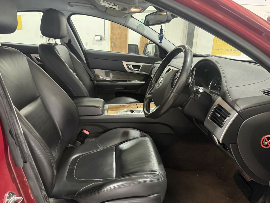 Jaguar XF Saloon 2.2 D Premium Luxury 201362 Red #4
