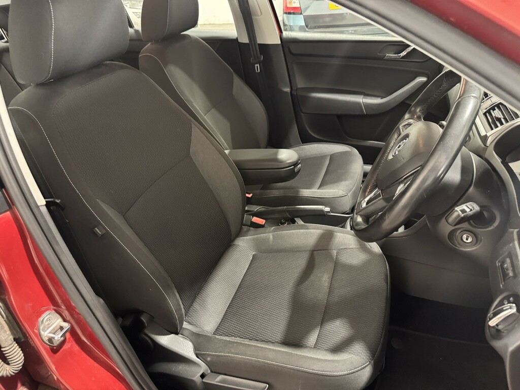 Skoda Rapid Spaceback Hatchback 1.2 Tsi Se Tech 201564 Red