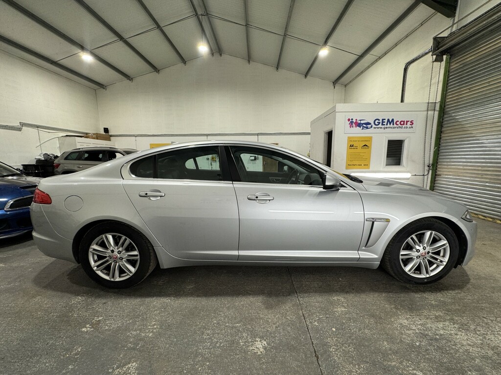 Jaguar XF Saloon 2.2 D Premium Luxury 201464 Silver #4