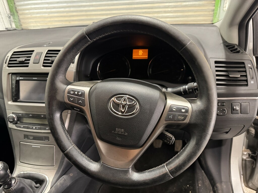 Toyota Avensis 1.8 V-matic Tr Tourer White #14