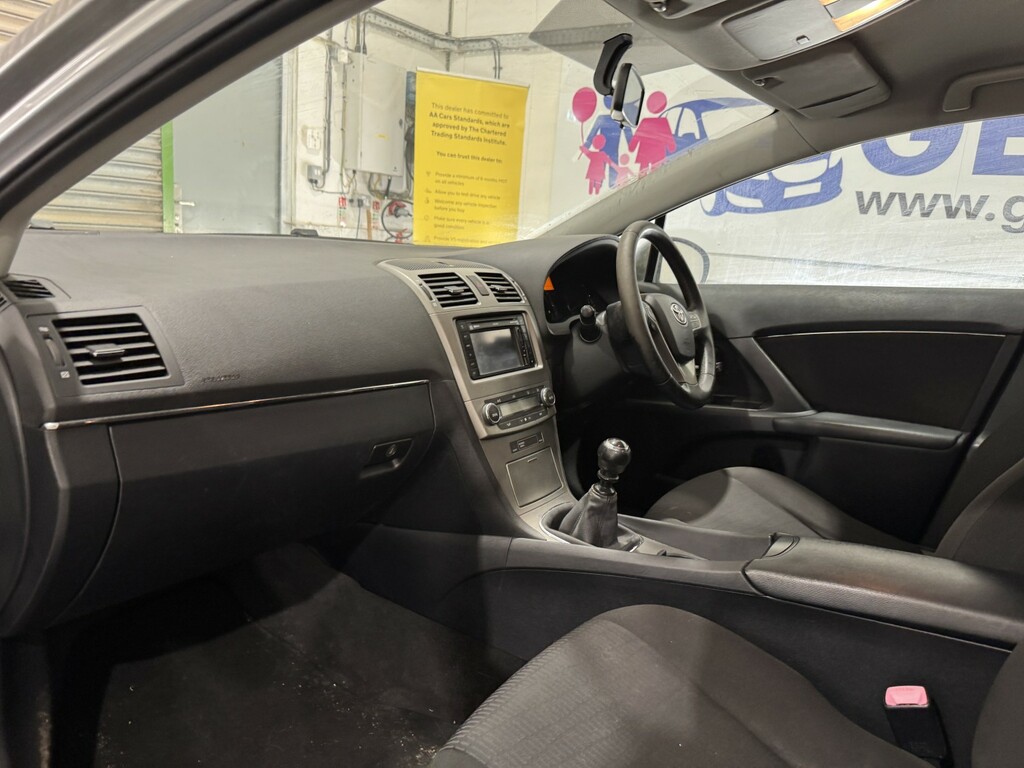 Toyota Avensis 1.8 V-matic Tr Tourer White #29