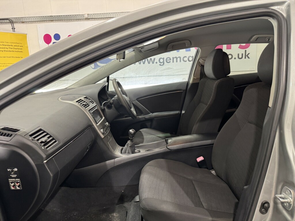 Toyota Avensis 1.8 V-matic Tr Tourer White #27