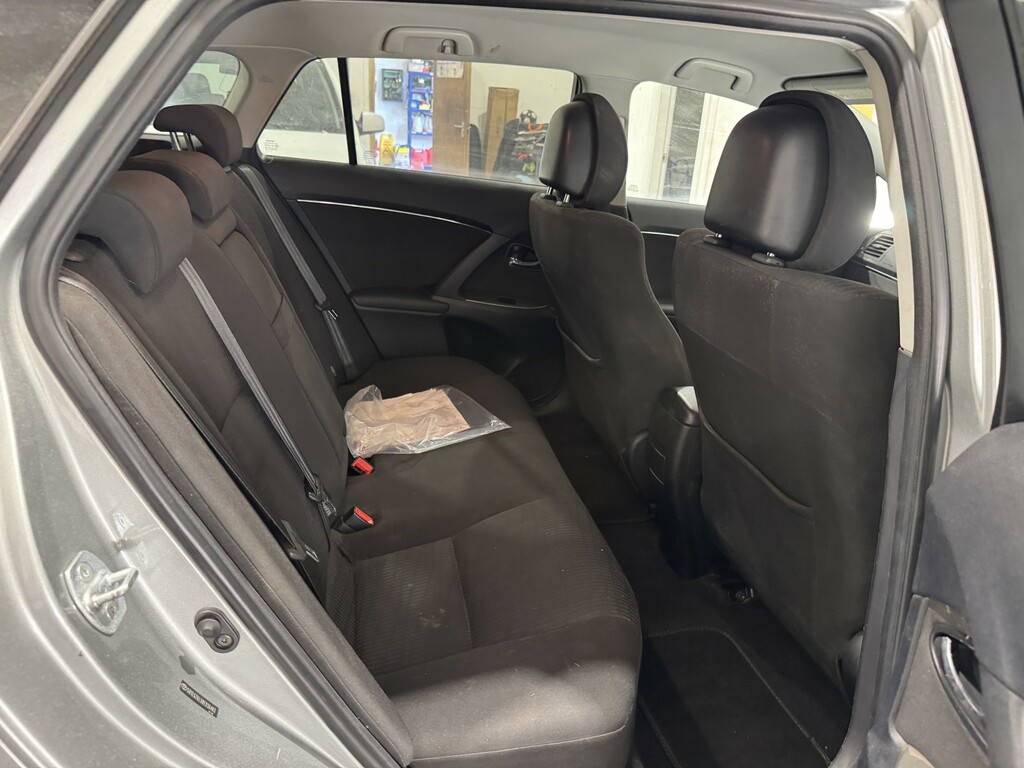 Toyota Avensis 1.8 V-matic Tr Tourer White #22