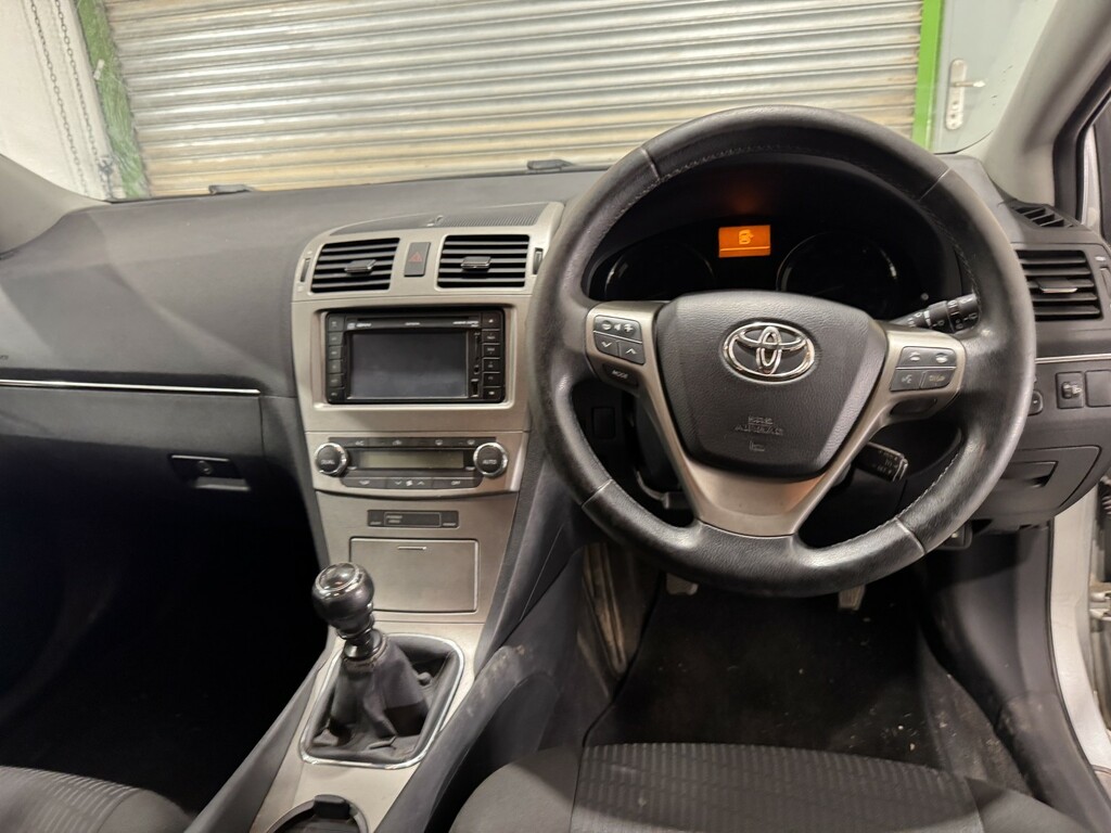 Toyota Avensis 1.8 V-matic Tr Tourer White #13