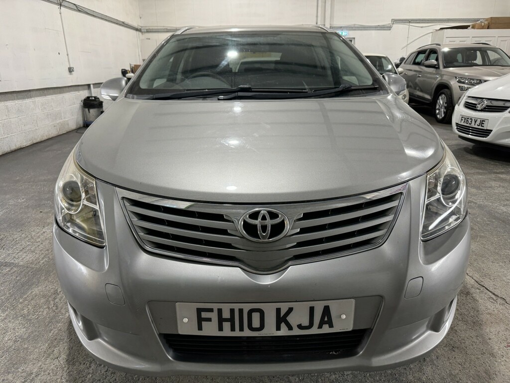 Toyota Avensis 1.8 V-matic Tr Grey #2