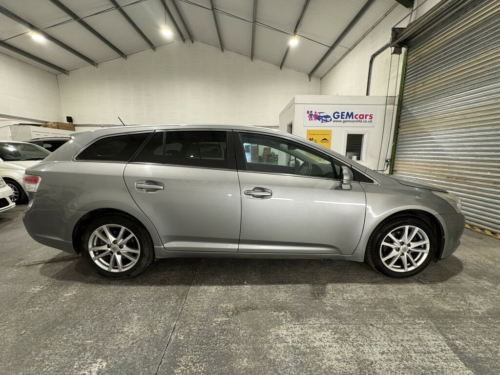 Toyota Avensis 1.8 V-matic Tr Grey #4