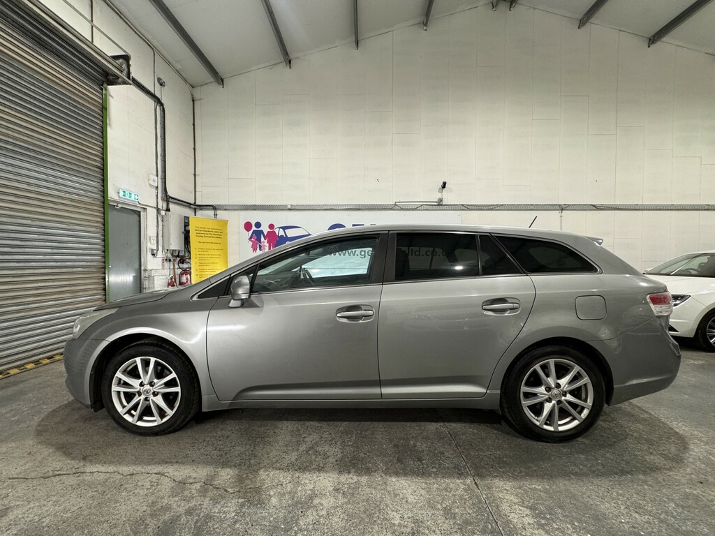 Toyota Avensis 1.8 V-matic Tr Tourer White #8