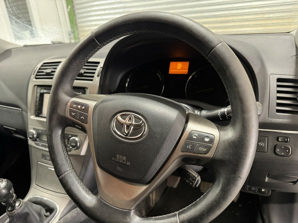 Toyota Avensis 1.8 V-matic Tr Tourer White #15