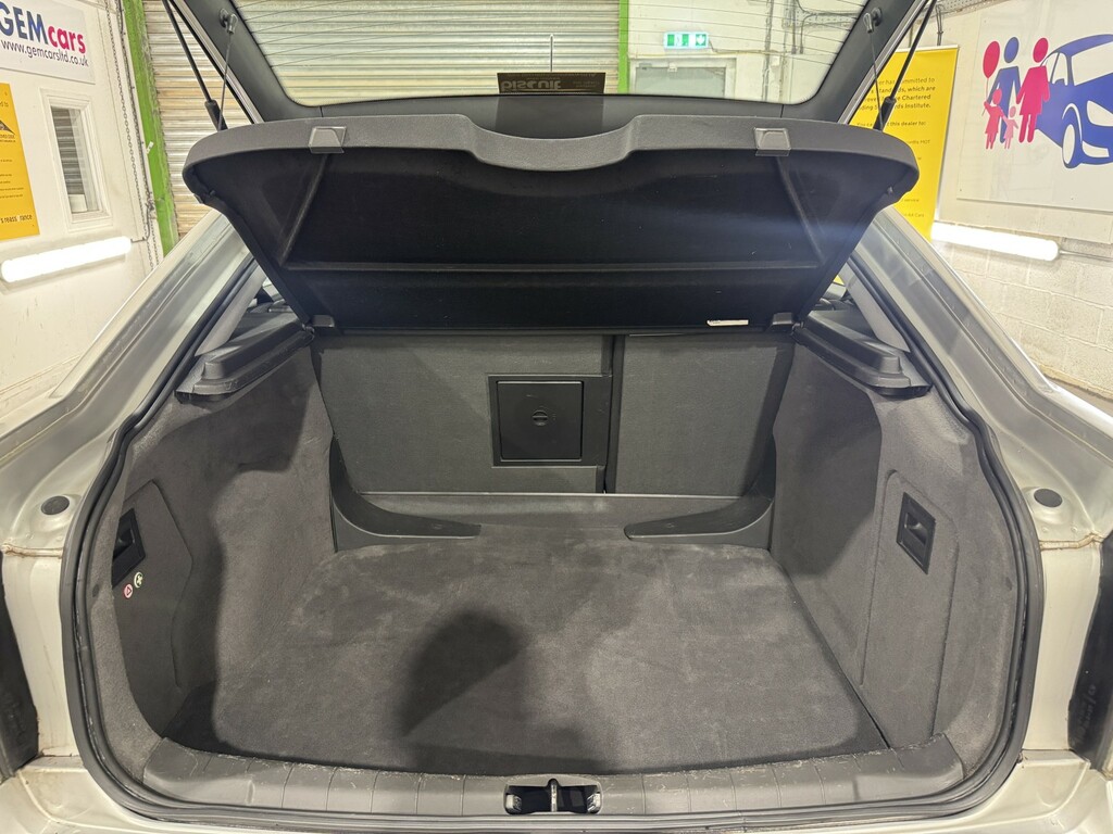 Vauxhall Vectra Hatchback Silver #32