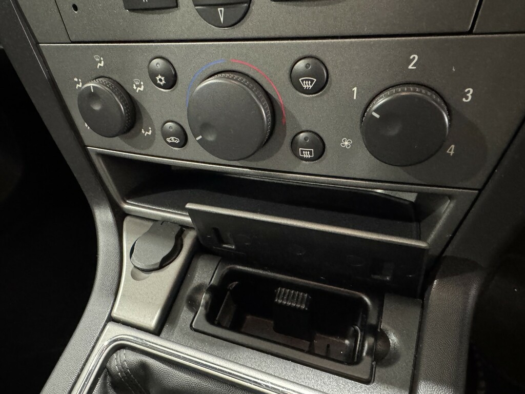 Vauxhall Vectra Hatchback Silver #28