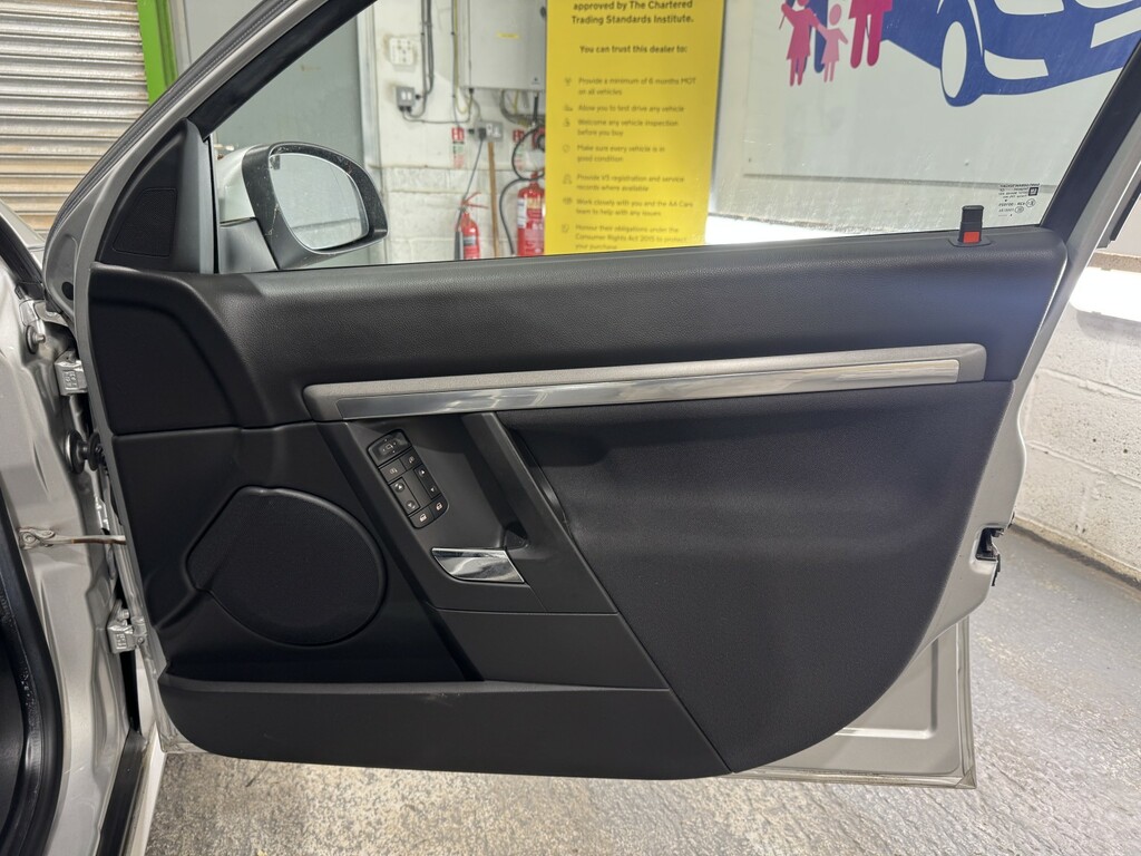 Vauxhall Vectra Hatchback Silver #17