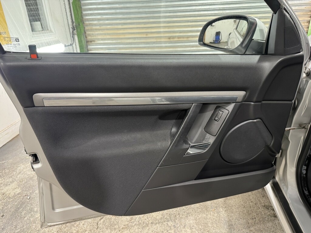 Vauxhall Vectra Hatchback Silver #37