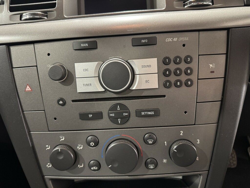 Vauxhall Vectra Hatchback Silver #27