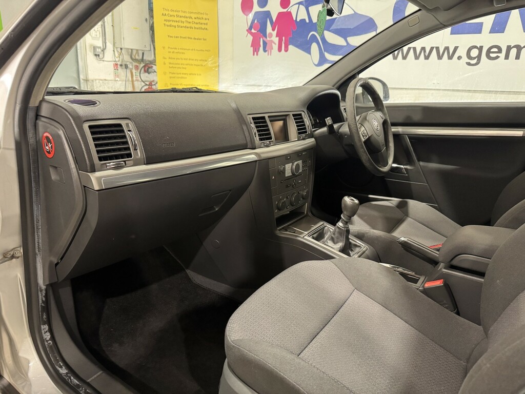 Vauxhall Vectra Hatchback Silver #40