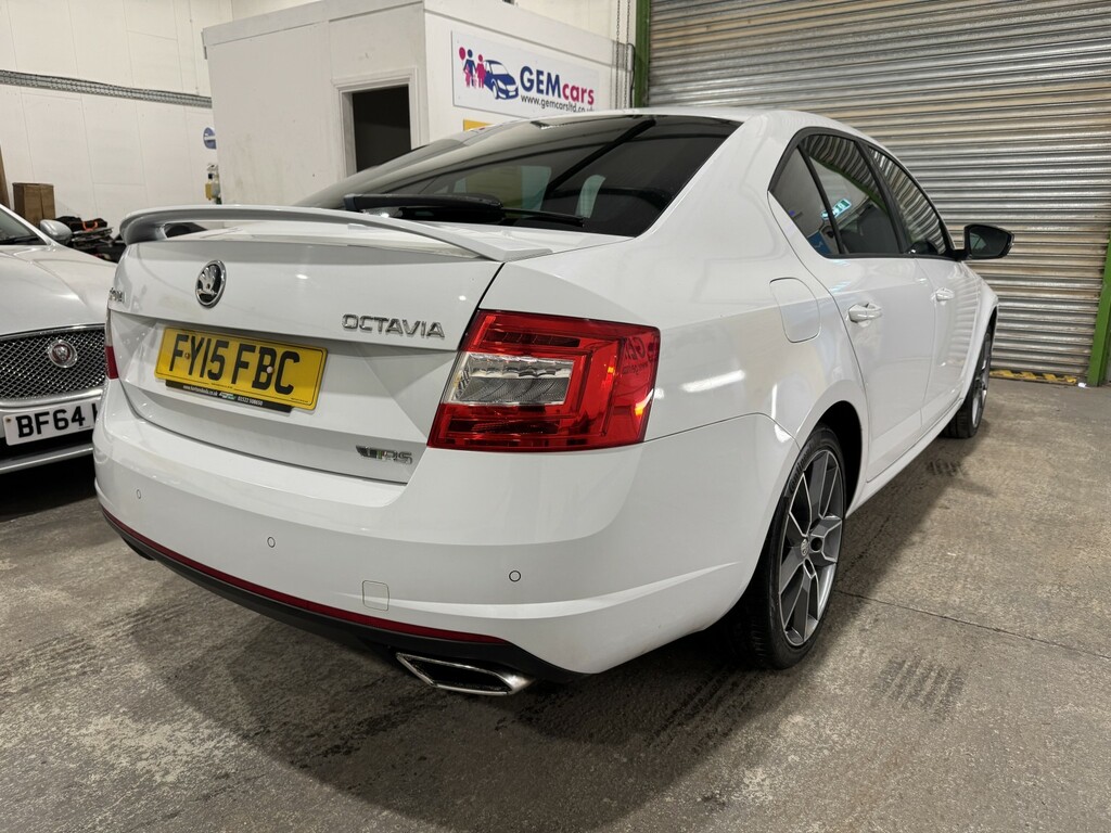 Skoda Octavia 2.0 Tfsi Vrs White #5