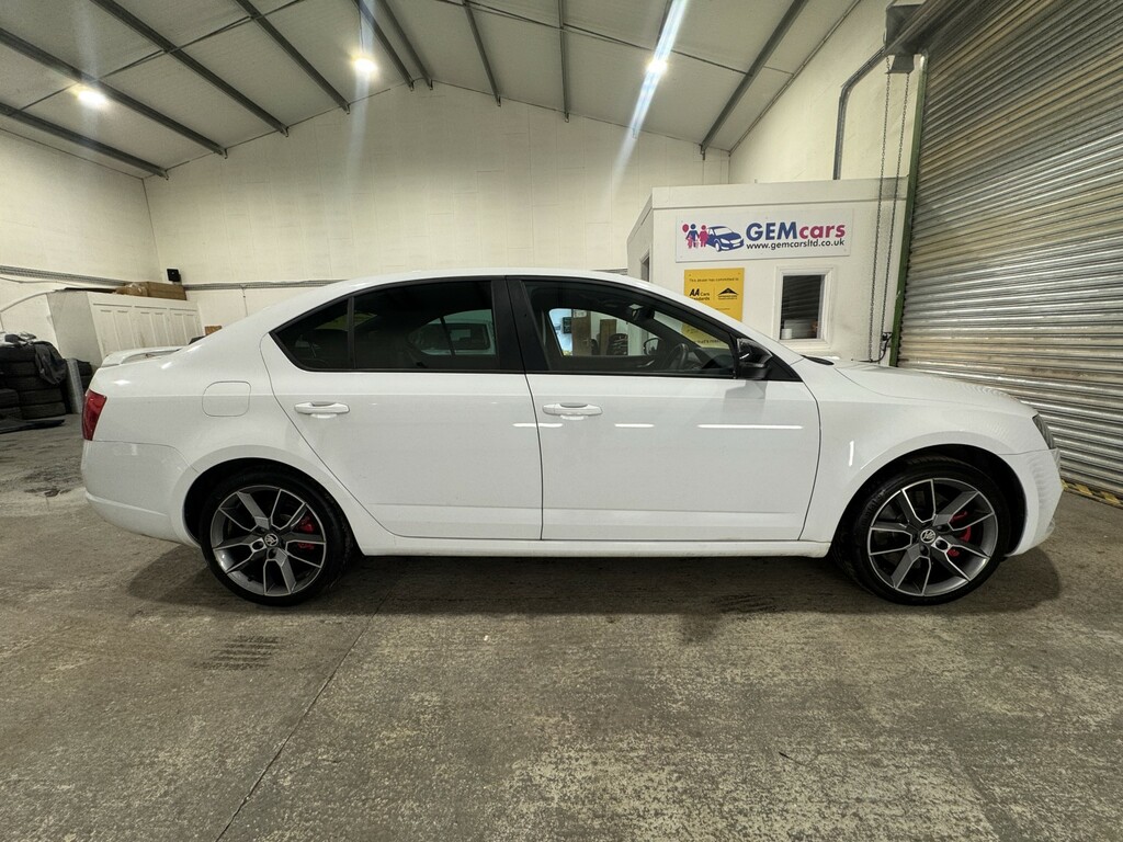 Skoda Octavia 2.0 Tfsi Vrs White #4
