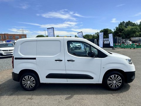 Toyota Proace City 1.5 Proace City YT22XKJ White #4