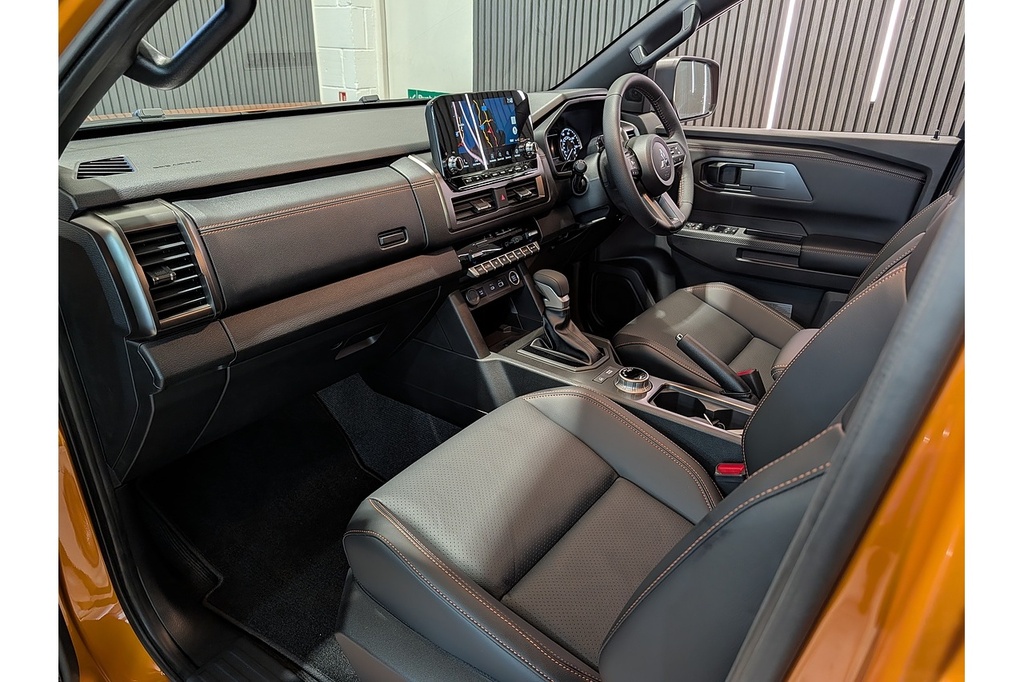 Mitsubishi L200 Pickup White #36