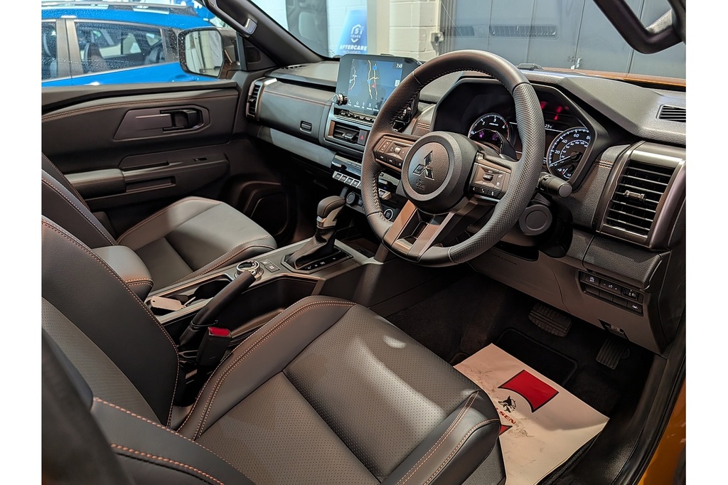 Mitsubishi L200 Pickup White #46