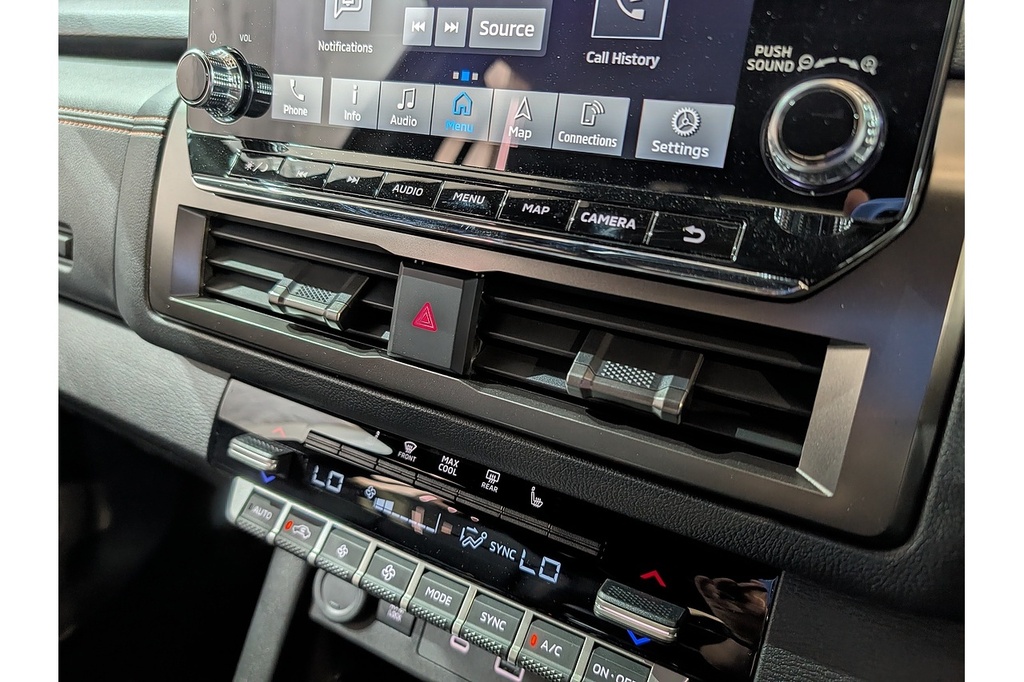 Mitsubishi L200 Pickup White #28