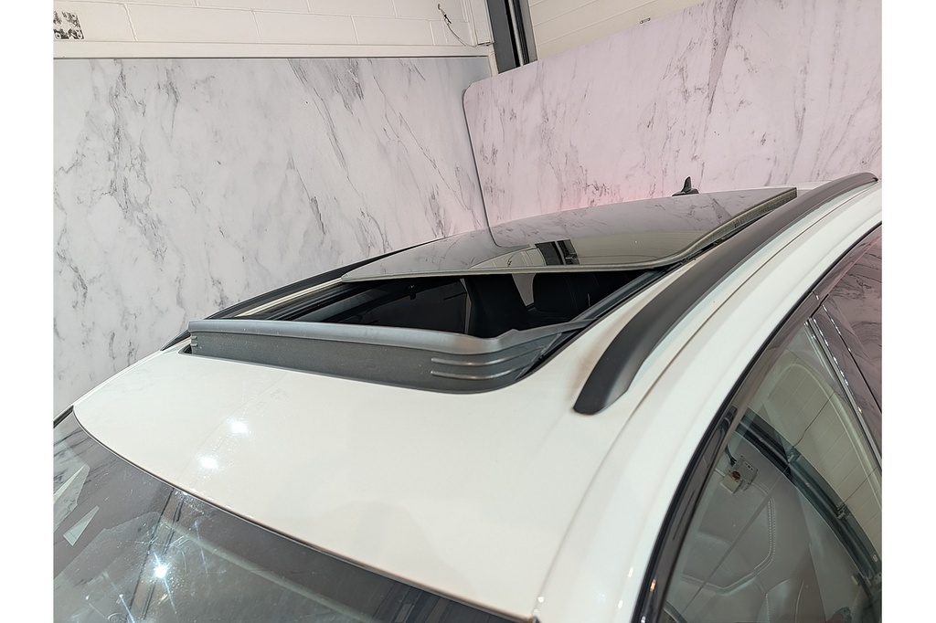 Volkswagen Touareg Tdi V6 Black Edition White #3