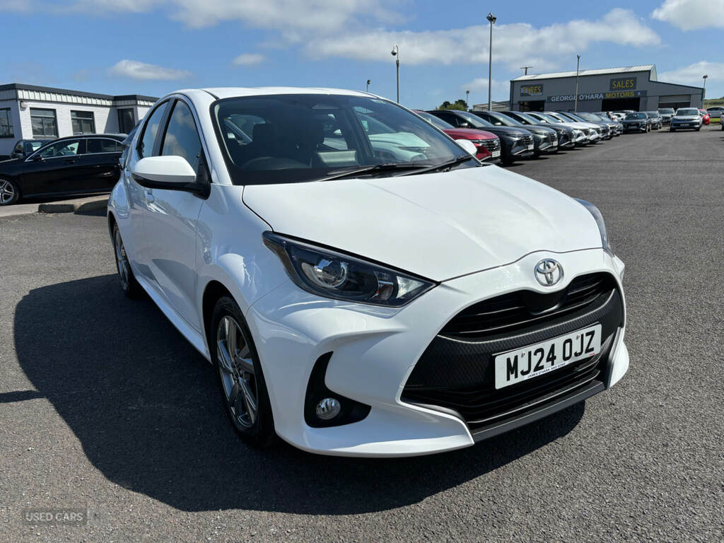 Toyota Yaris 1.5 Hybrid Icon Cvt MJ24OJZ White #3