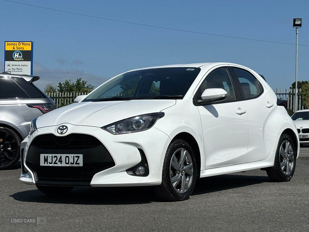 Toyota Yaris 1.5 Hybrid Icon Cvt White
