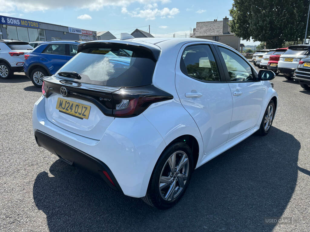 Toyota Yaris 1.5 Hybrid Icon Cvt MJ24OJZ White #4