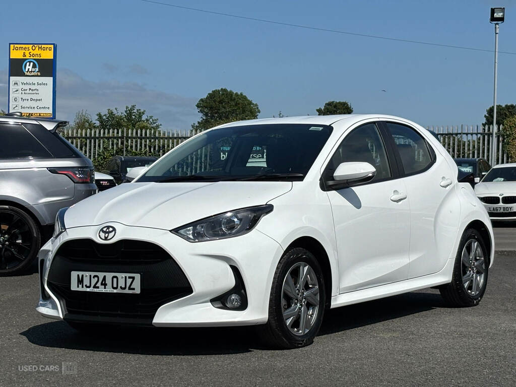 Toyota Yaris 1.5 Hybrid Icon Cvt MJ24OJZ White #2