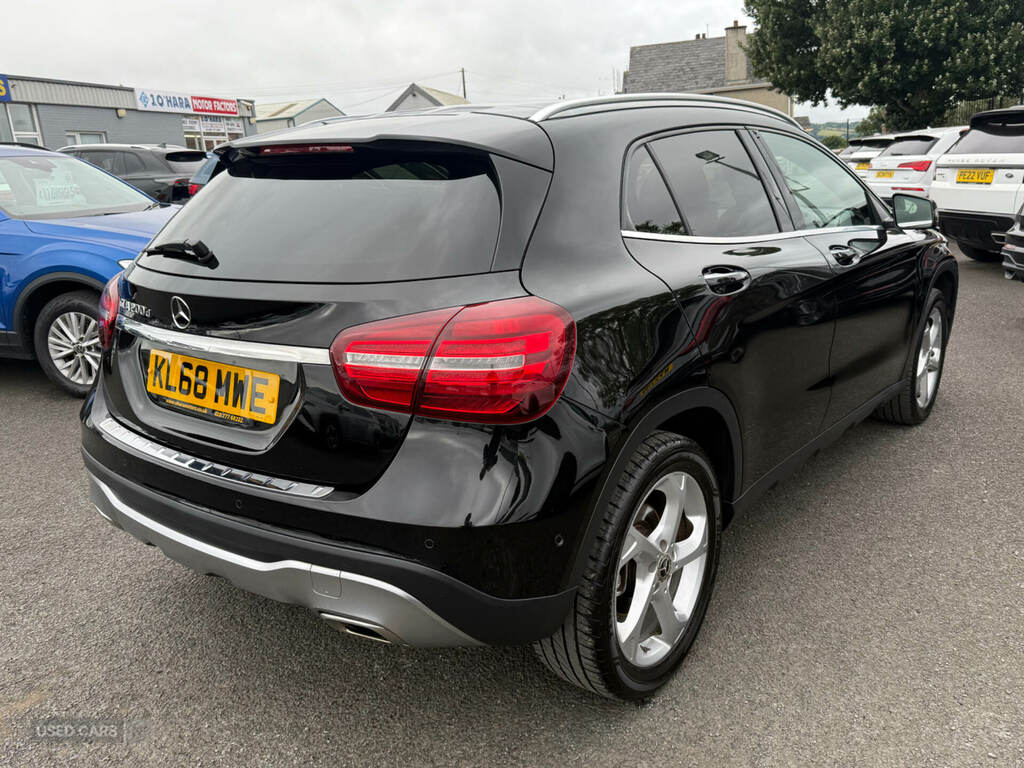 Mercedes-Benz GLA Class Gla 200D Sport Premium Plus Black #4