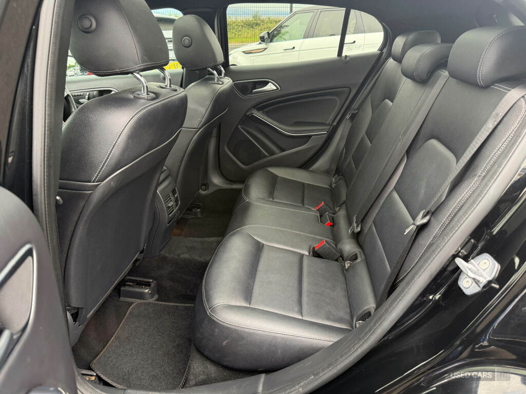 Mercedes-Benz GLA Class Gla 200D Sport Premium Plus Black #6
