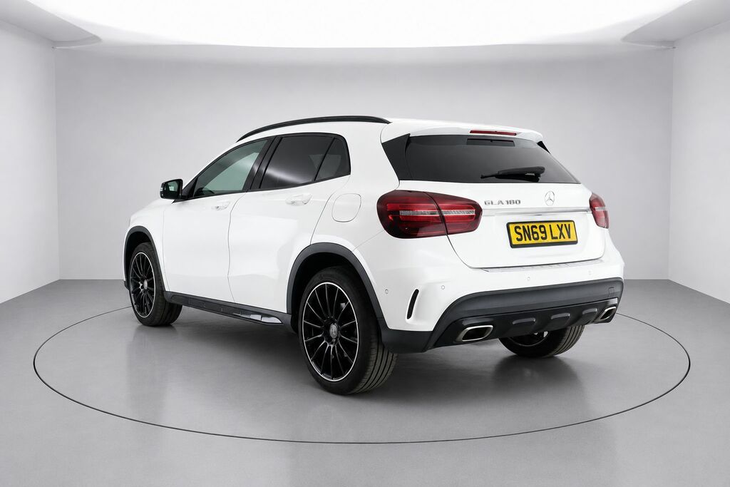 Mercedes-Benz GLA Class Gla180 Amg Line Edition SN69LXV White #2
