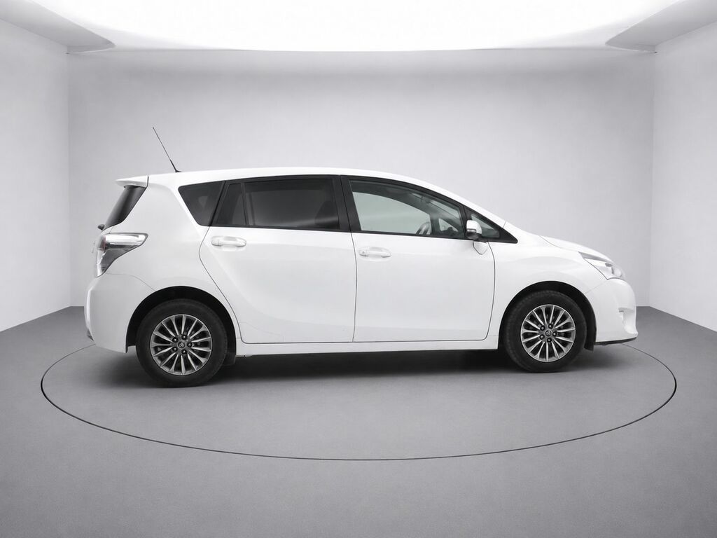 Toyota Verso Valvematic Active White #2