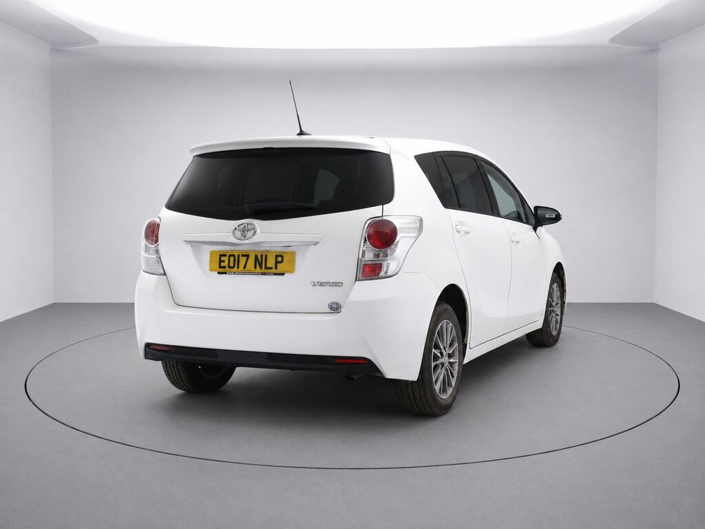 Toyota Verso Valvematic Active White #4