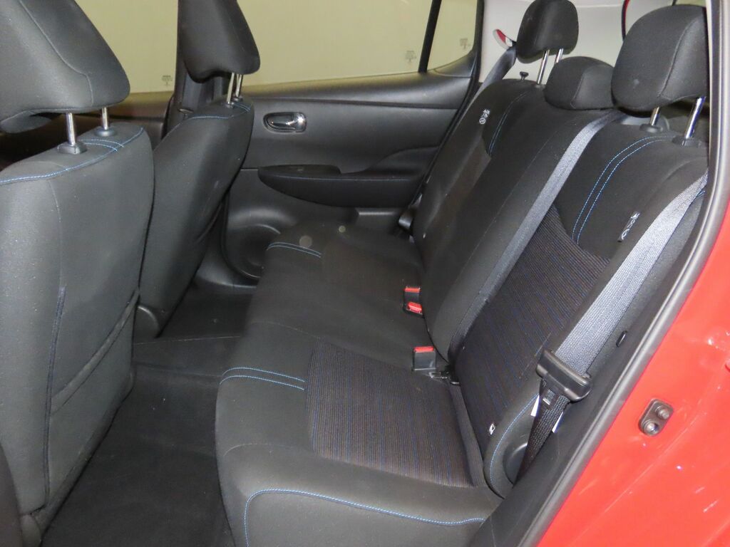 Nissan Leaf Acenta Hatchback Red #6