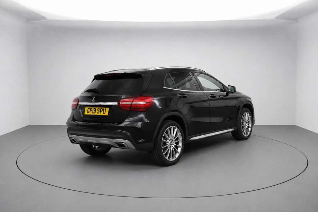Mercedes-Benz GLA Class Gla180 Amg Line Edition Black #2