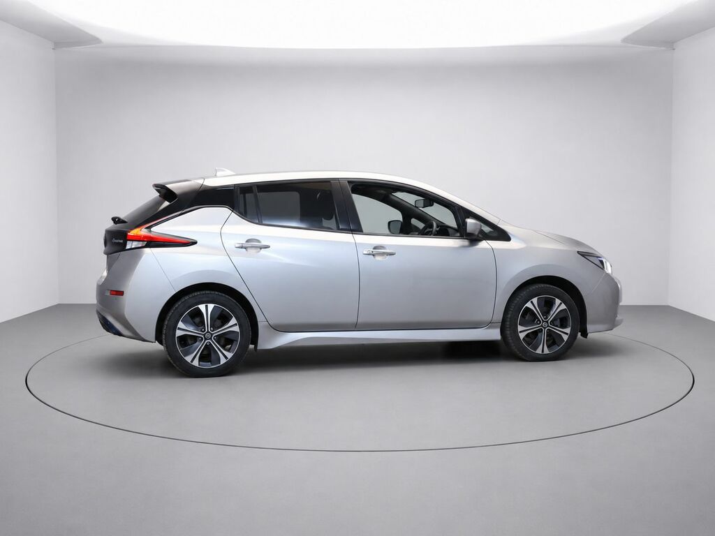 Nissan Leaf E N-connecta Hatchback Silver #2