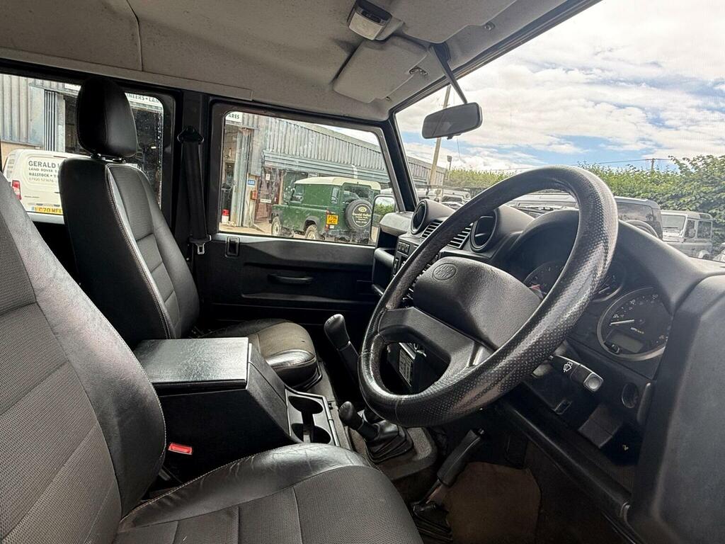 Land Rover Defender 110 Land Rover Defender 110 Black #3