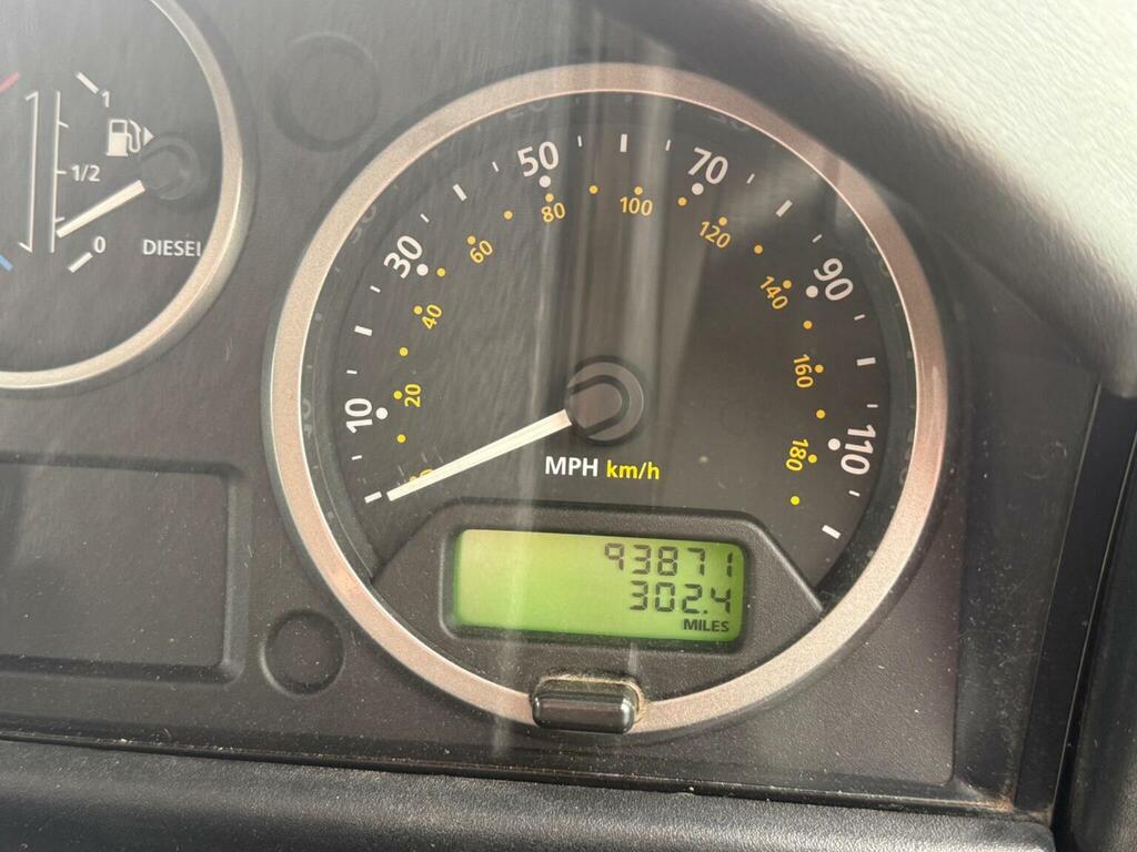 Land Rover Defender 110 Land Rover Defender 110 Black #4