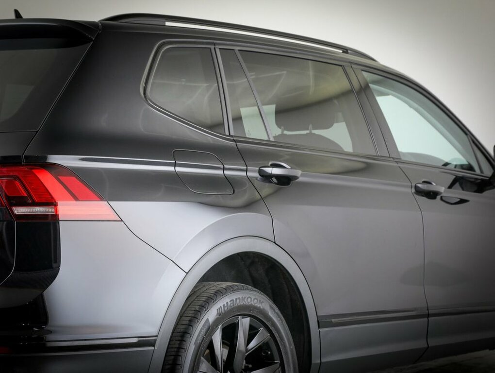 Volkswagen Tiguan Allspace 1.5L Life Black #6