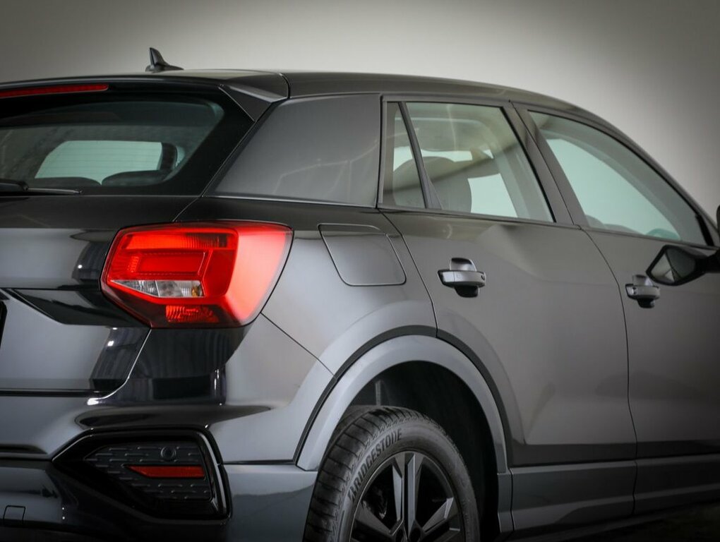 Audi Q2 1L Sport Black #6