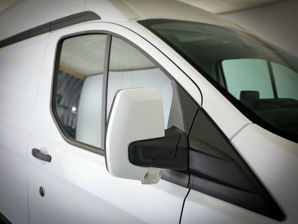 Ford Transit Custom 2L Trend WF70BDU White #4