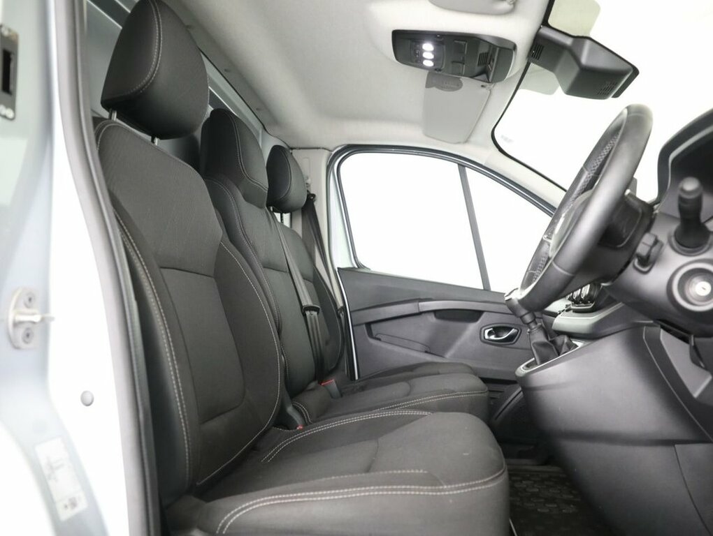 Renault Trafic 2L Business White #17