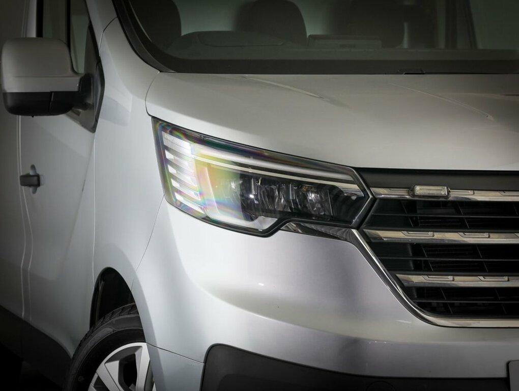 Renault Trafic 2L Business White #8