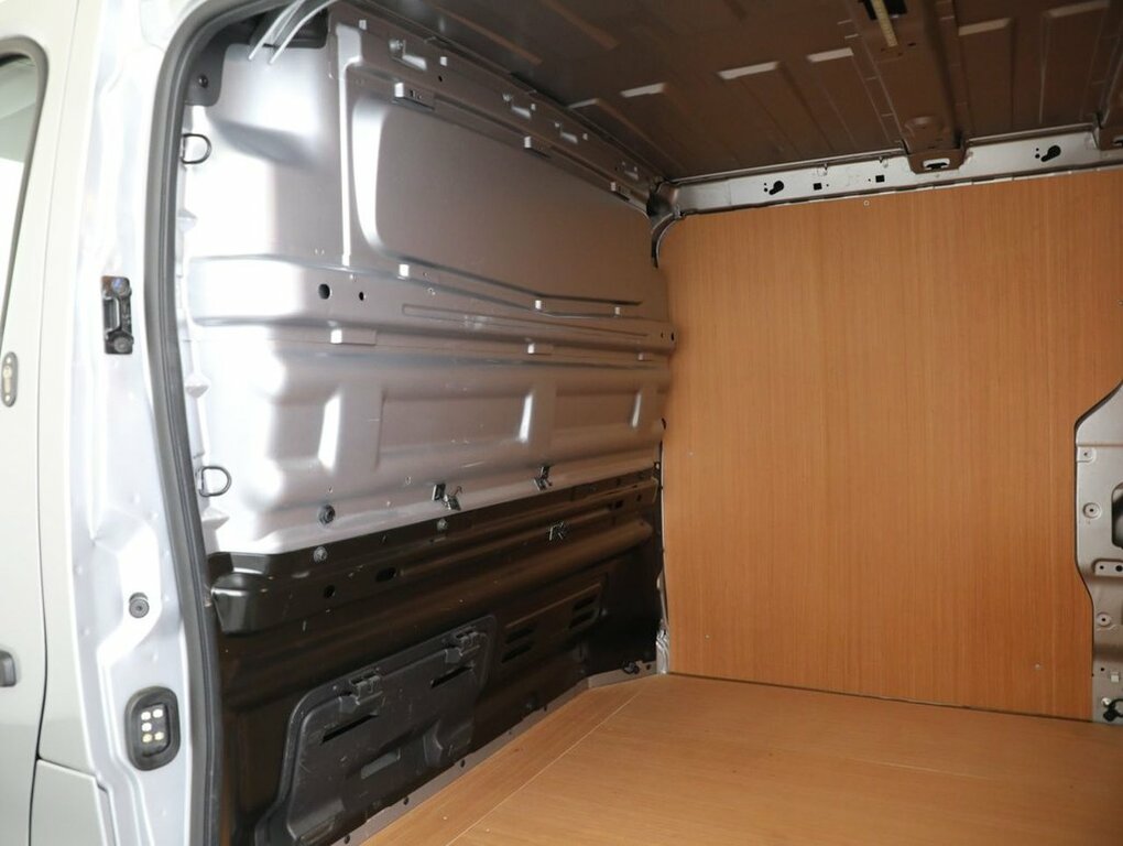 Renault Trafic 2L Business White #35