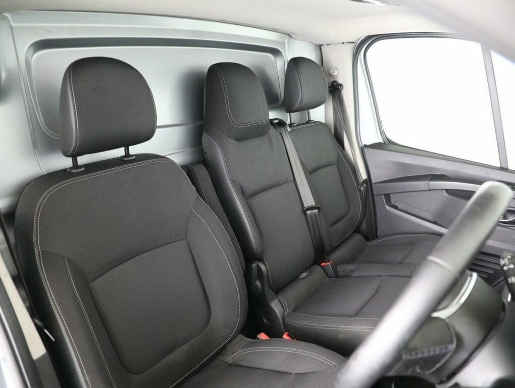 Renault Trafic 2L Business White #16