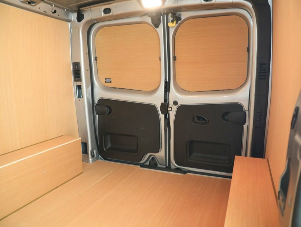 Renault Trafic 2L Business White #36