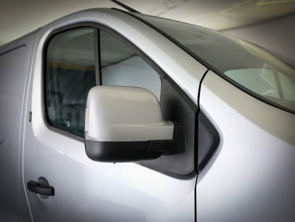 Renault Trafic 2L Business White #7