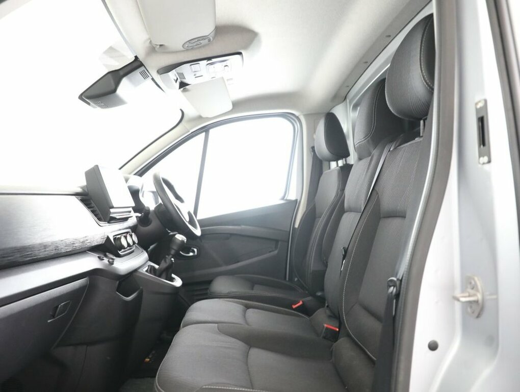 Renault Trafic 2L Business White #25